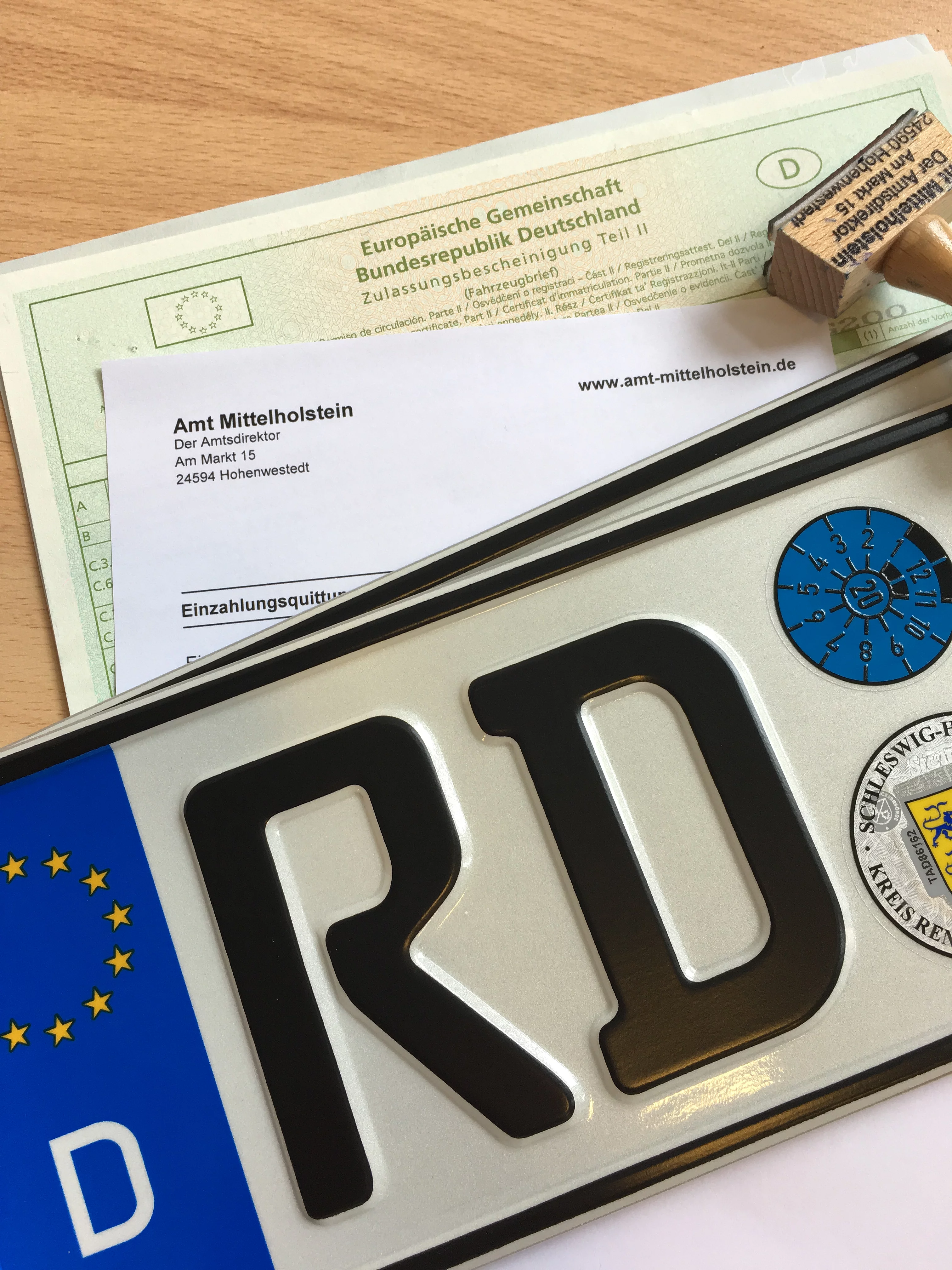 Bild Zulassungspapiere und Kennzeichen