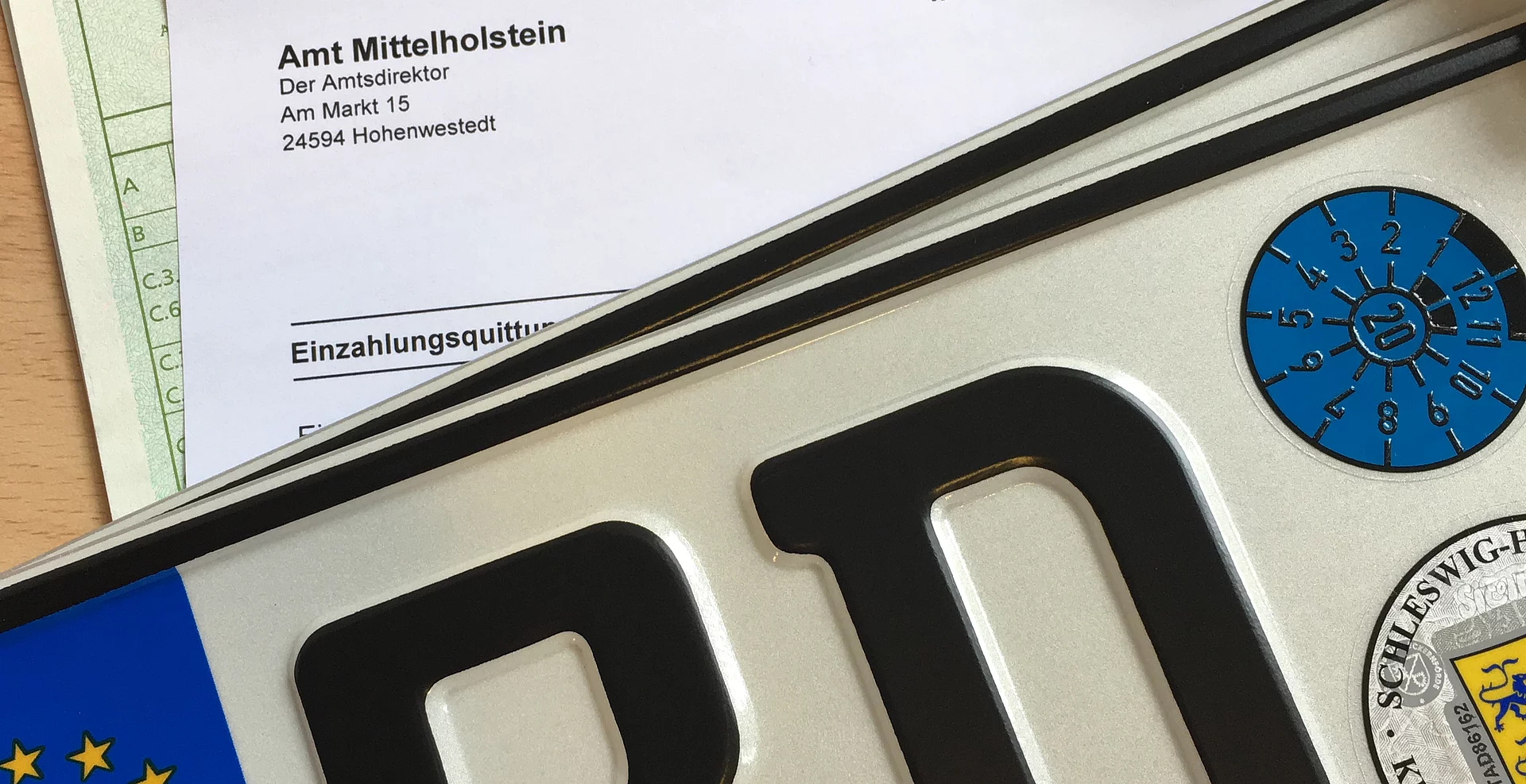 Bild Zulassungspapiere und Kennzeichen